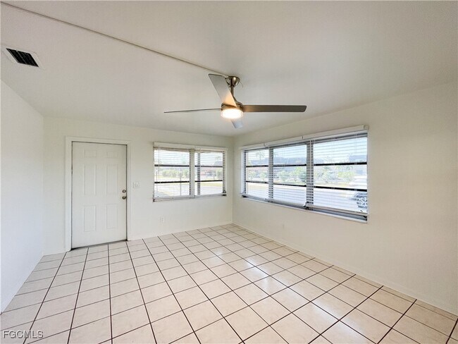 Building Photo - 4009 SE 19th Ave