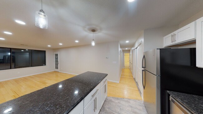 Building Photo - 465 Whalley Ave
