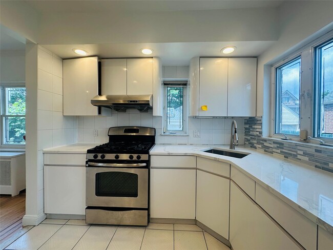 Building Photo - 76-12 175th St