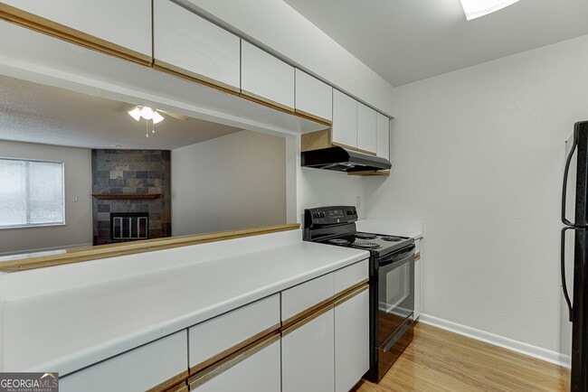 Building Photo - 33 Finch Trail NE