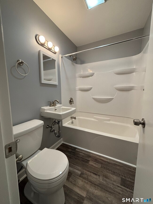 Building Photo - 142 Meridian St