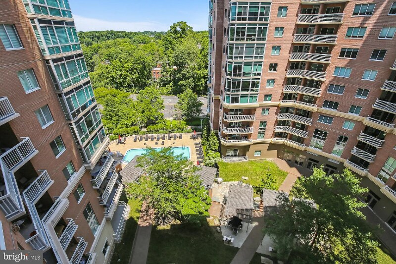 Building Photo - 3101 N Hampton Dr