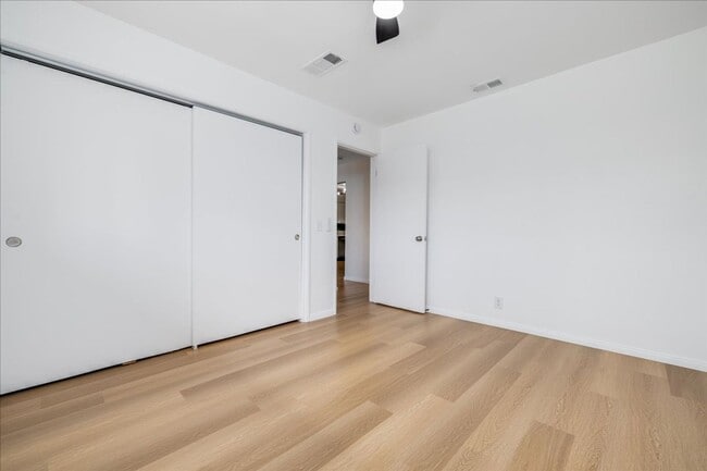 Building Photo - 44440 Acacia Dr