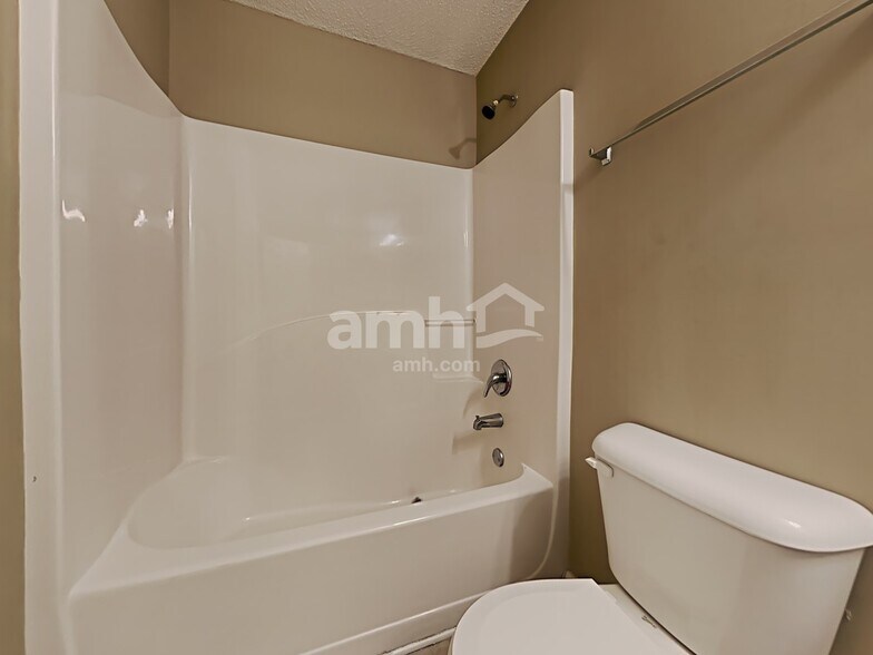 Building Photo - 369 Hidden Creek Ln