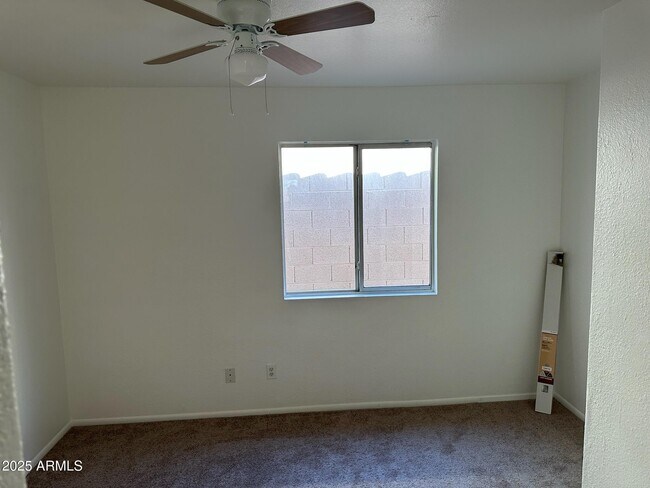 Building Photo - 9988 W Devonshire Ave