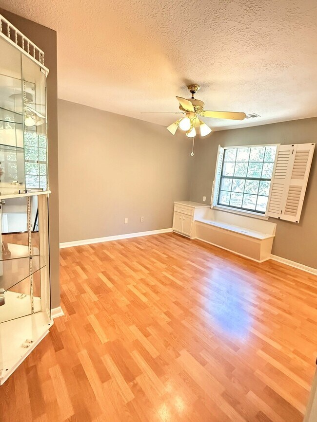 Building Photo - 2906 Deer Creek Dr