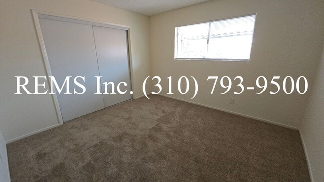 Building Photo - Large 4 Bedroom Single-Family Home with Pool & 2-Car Garage