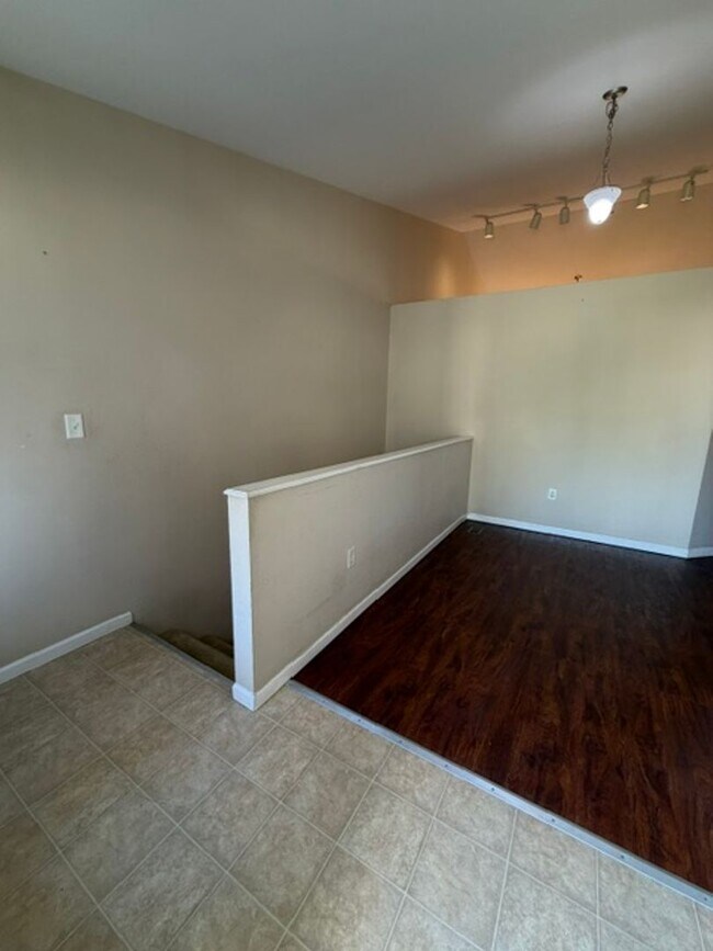 Building Photo - 10925 Upland Terrace