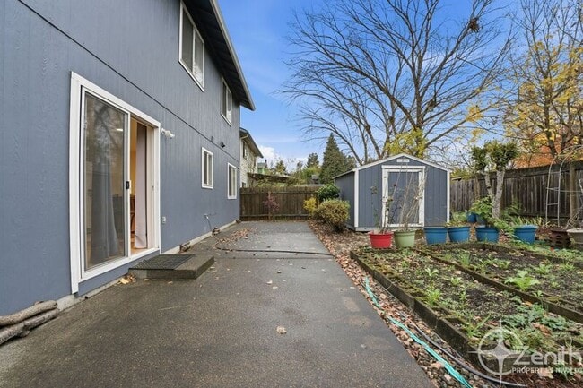 Building Photo - 5322 NE 69th Cir