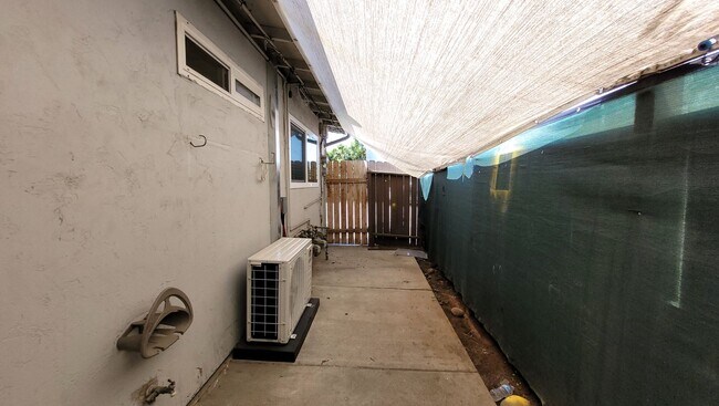 Building Photo - EL CAJON DUPLEX UNIT AVAILABLE NOW