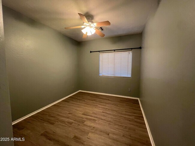 Building Photo - 1961 E Shannon St