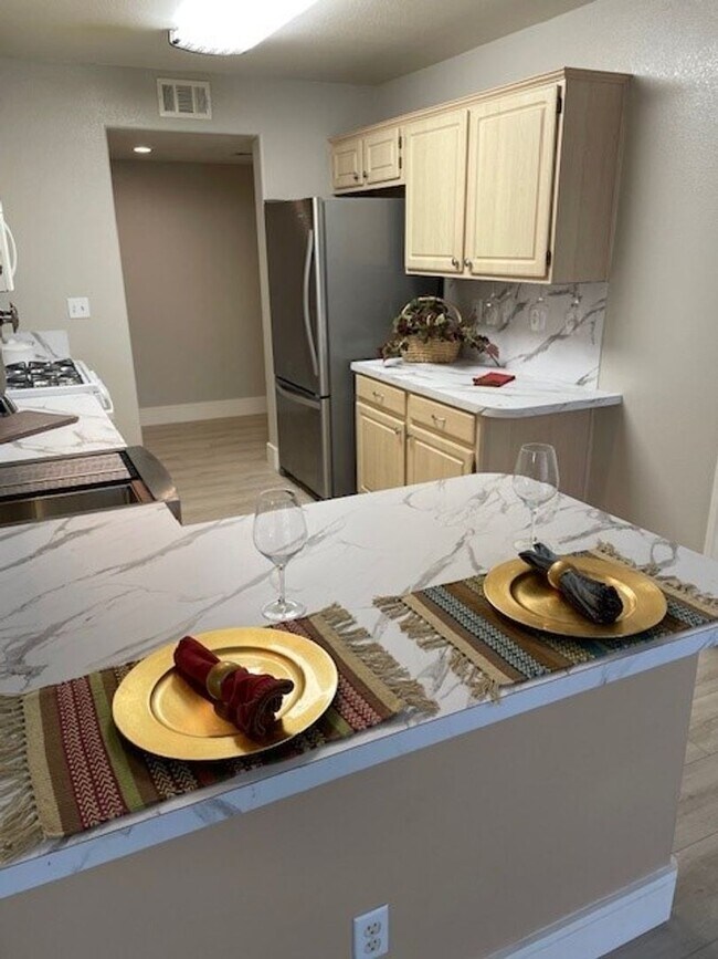 Building Photo - Beautiful 2 bedrooms