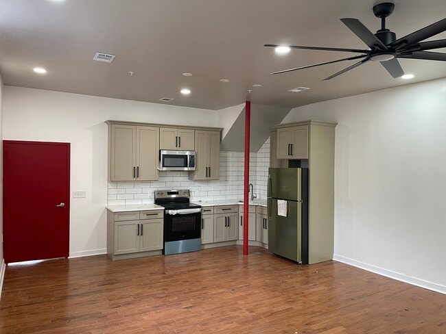 Building Photo - 711 Chew St