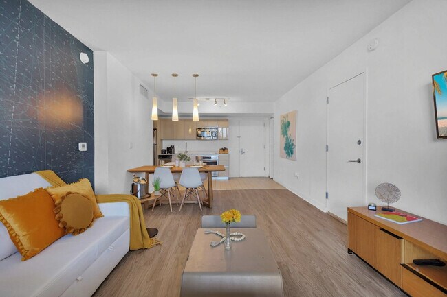 Building Photo - 2602 E Hallandale Beach Blvd