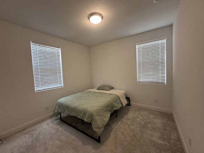 Building Photo - Spacious 4-Bedroom, 3-Bath Home in Southea...