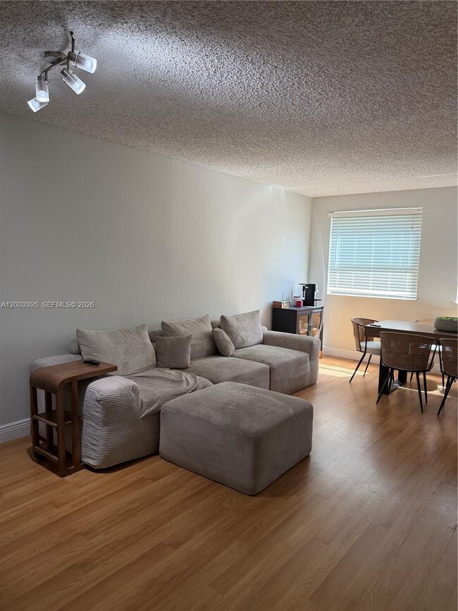 Building Photo - 8120 Geneva Ct