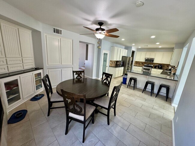Building Photo - 40123 Vista Ridge Dr