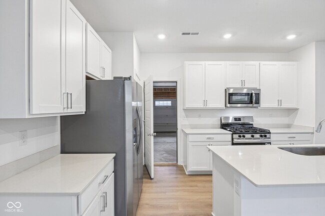 Building Photo - 15274 Farrington Rd