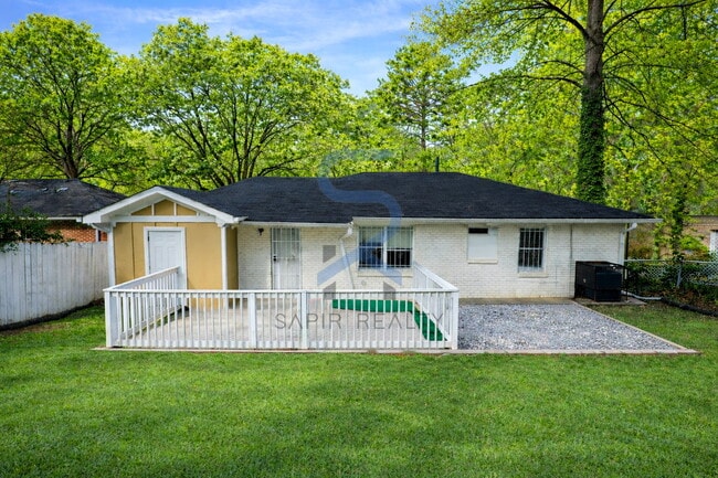 Building Photo - Classic Ranch Charm in Southwest Atlanta – 3BR Gem in 30331