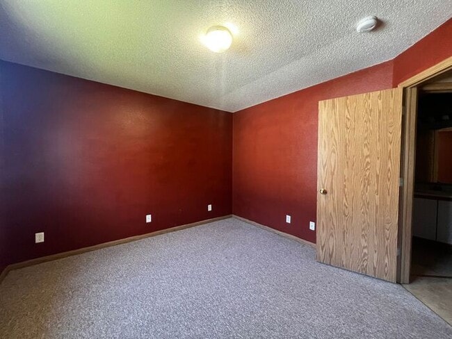 Building Photo - $1,250 | 2 Bedroom, 1 Bathroom Condo | Pet...