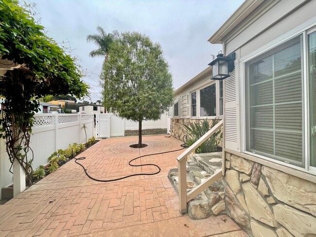 Building Photo - 3275 Ibis St