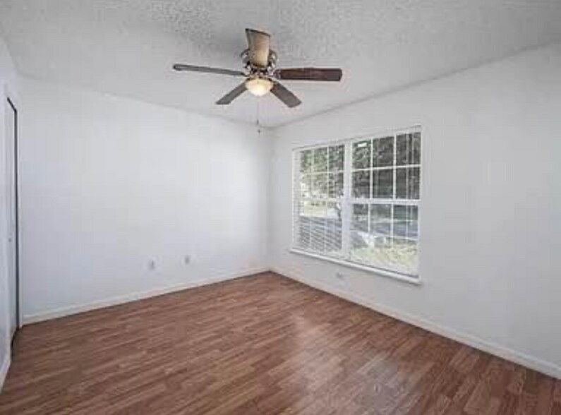 Building Photo - 17406 Woodcrest Way