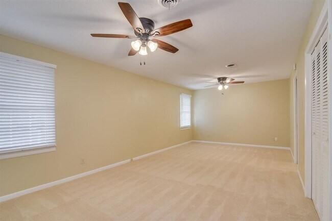 Building Photo - 3649 Lynnwood Dr