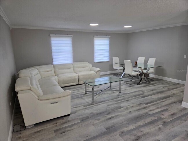 Building Photo - 9004 Tudor Dr