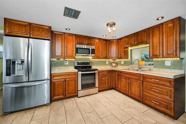 Building Photo - 1000 Crane Ct