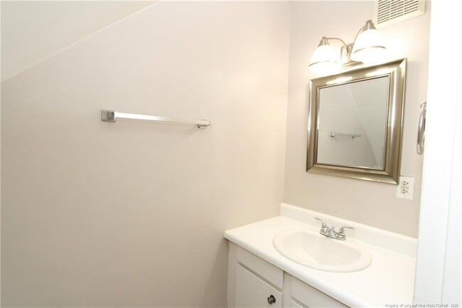 Building Photo - 1064 Nichols Dr