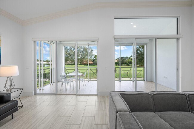 Building Photo - 114 Palm Point Cir