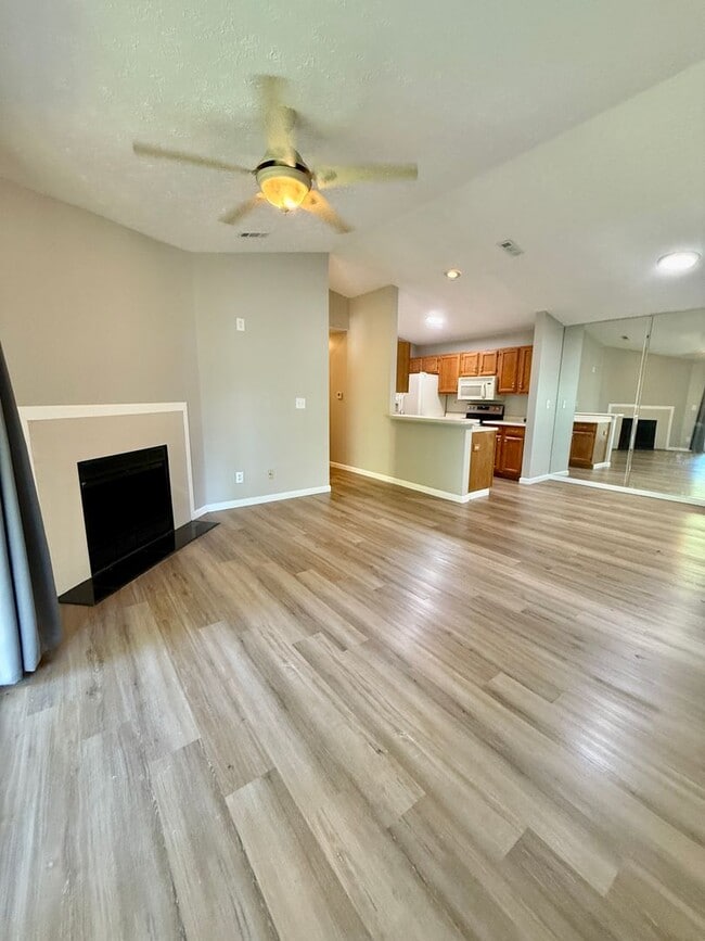 Building Photo - Spacious and Convenient 2 Bedroom Condo in...