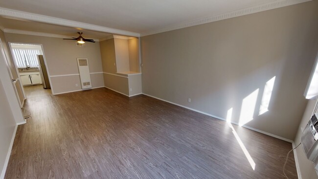 Interior Photo - 5309 Whitsett Ave