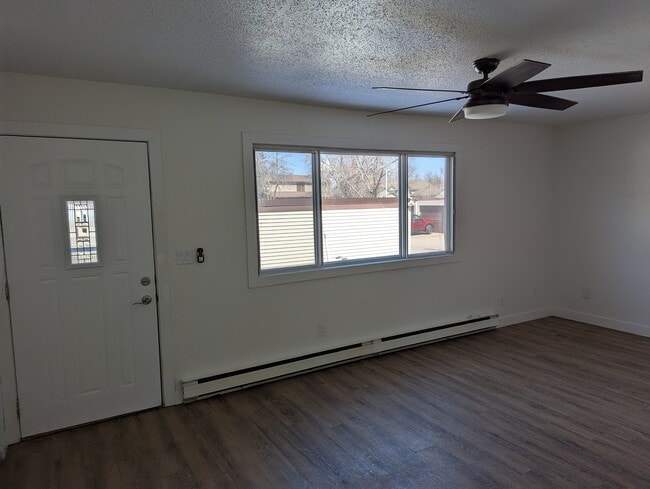 Building Photo - 950 5th Ave W