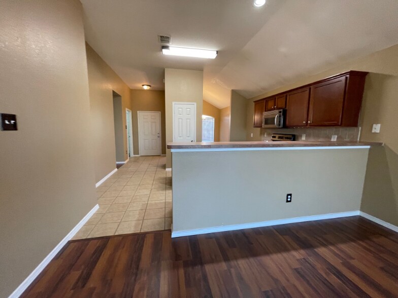Building Photo - 8513 Autumn Creek Trail