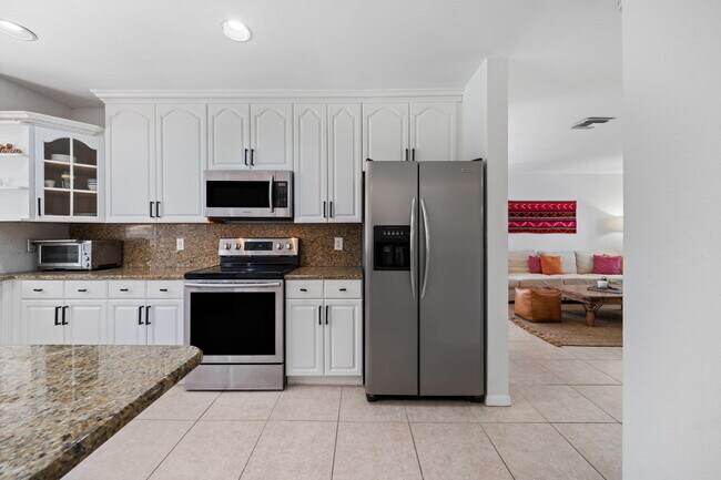 Building Photo - 1527 S Club Dr