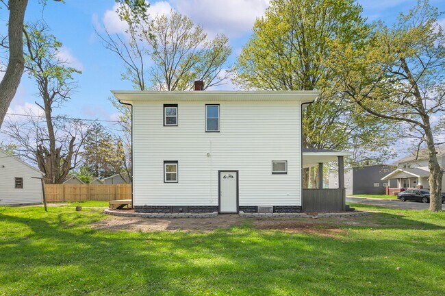 Building Photo - 1214 Cedar St