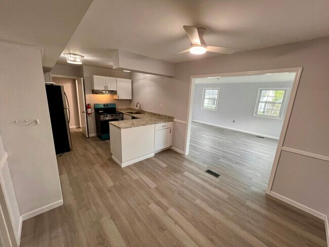 Building Photo - 8 Marboro Ln