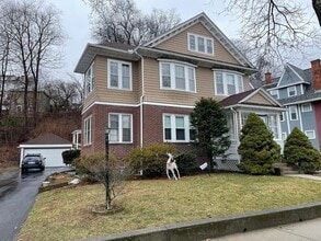 Building Photo - 51 Richmond Ave