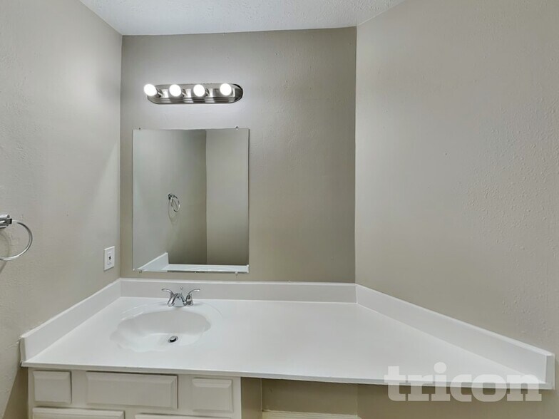 Building Photo - 5507 Bridgegate Dr