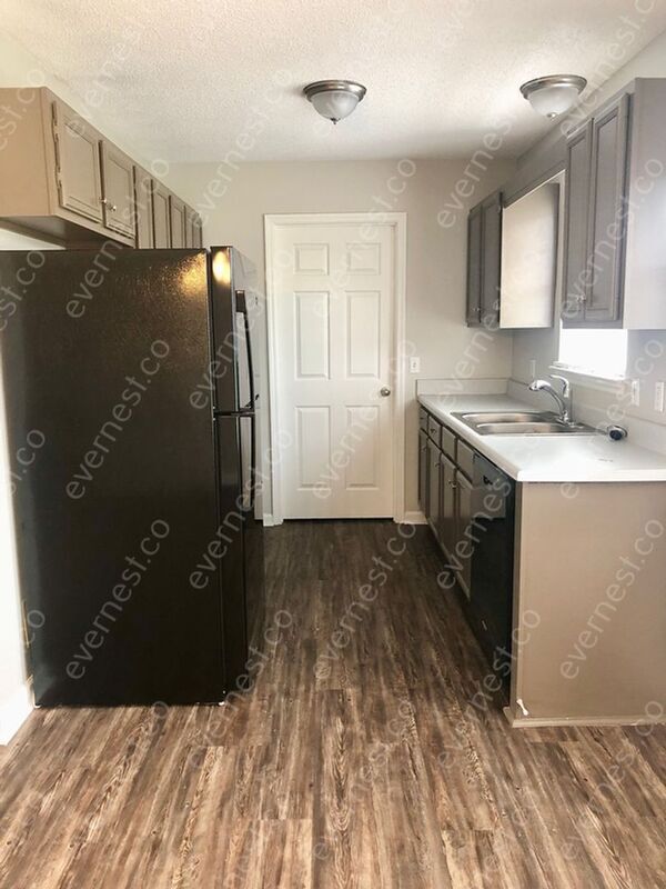 Building Photo - 7614 Greenway Dr
