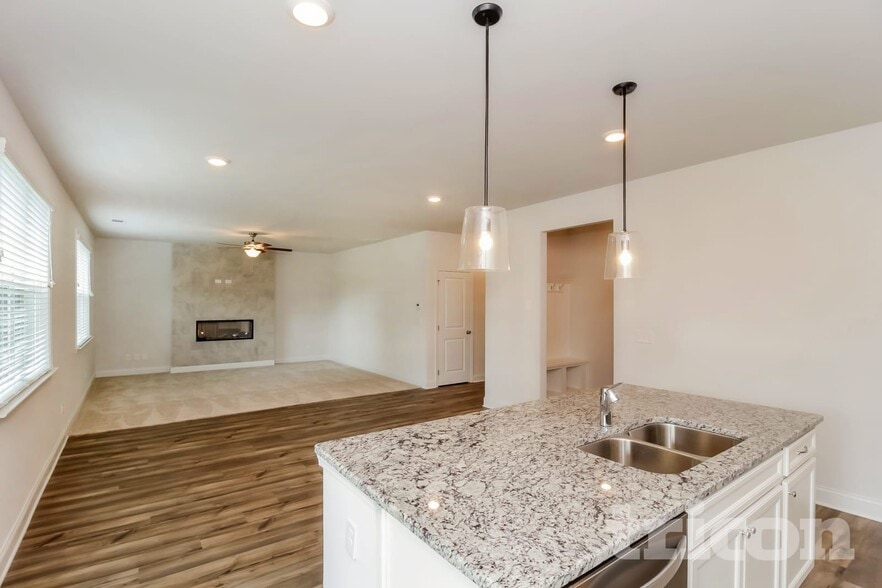 Building Photo - 25 Leyland Ct