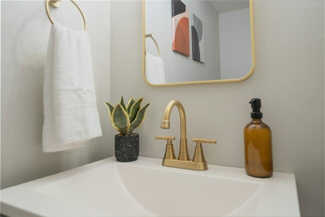 Building Photo - 246 Toweridge Dr SW