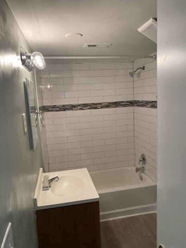 Building Photo - Adorable Renovated Home in Oceanway!