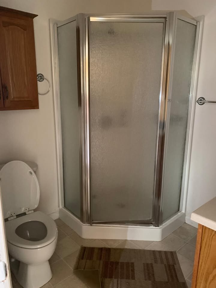 bathroom - 10 Hull St