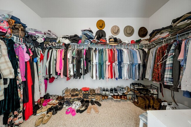 Building Photo - 317 Highbrook Rd