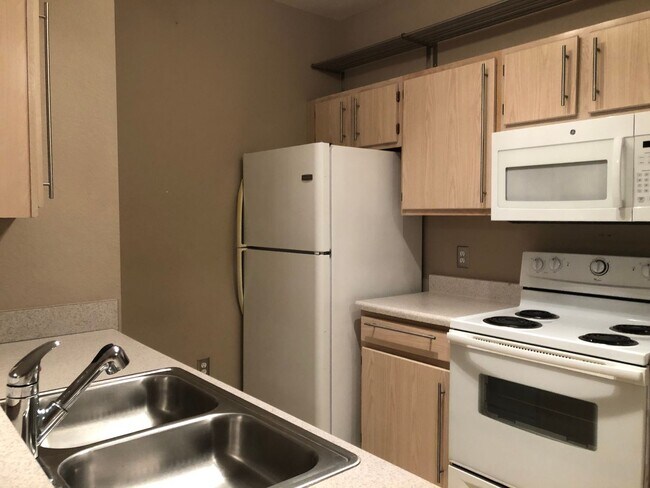 Building Photo - APARTMENT FOR RENT IN THE BEST AREA OF ORLANDO