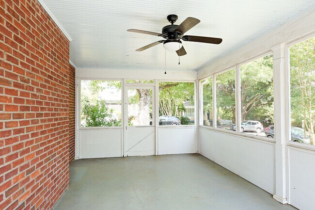 Building Photo - Scottsville Charm! Move-In Ready Home Near Library, Brewery & James River