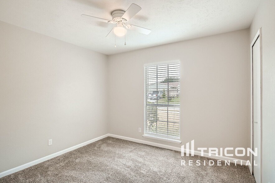 Building Photo - 5705 Baker Dr