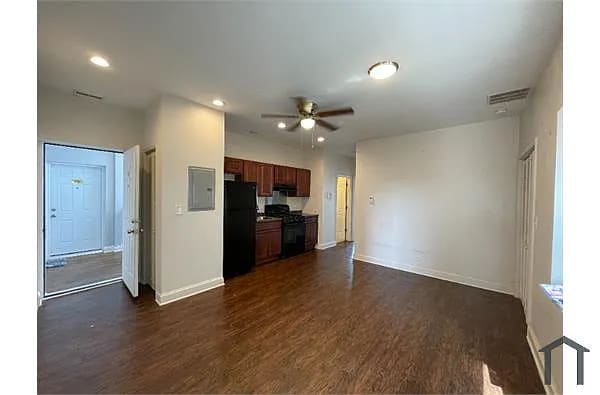 Building Photo - 8246 S Racine Ave